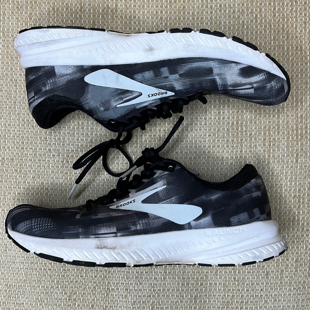WOMENS BROOKS LAUNCH 6 RUNNING SHOES SIZE 7